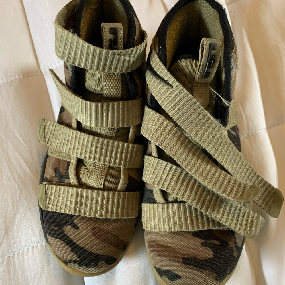Boys LeBron basketball shoes